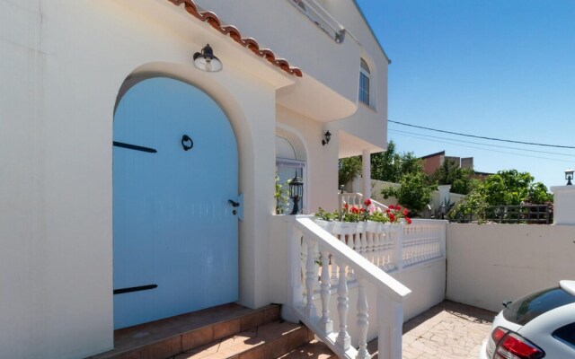 Beautiful Apartment in Dramalj With Wifi and 3 Bedrooms