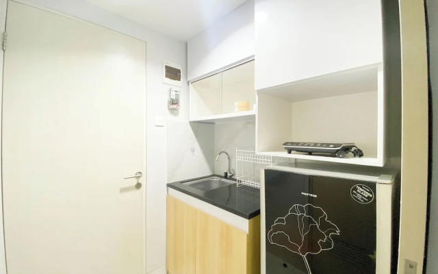 Homey 1Br Without Living Room At Amartha View Apartment