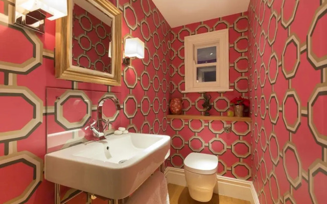 Warwick Gardens II by onefinestay