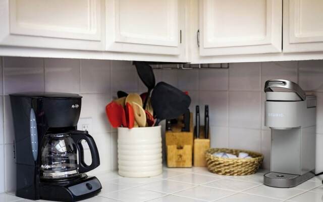 Heavenly Haven - Hot Tub + Seasonal HOA Pool
