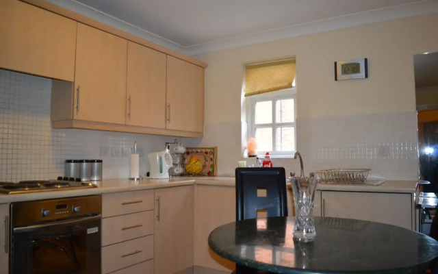 2 Bedroom Apartment Near City Centre