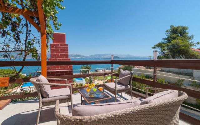 Nice Home in Slatine with Hot Tub, WiFi & 6 Bedrooms