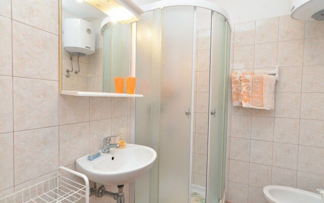 Apartment 522