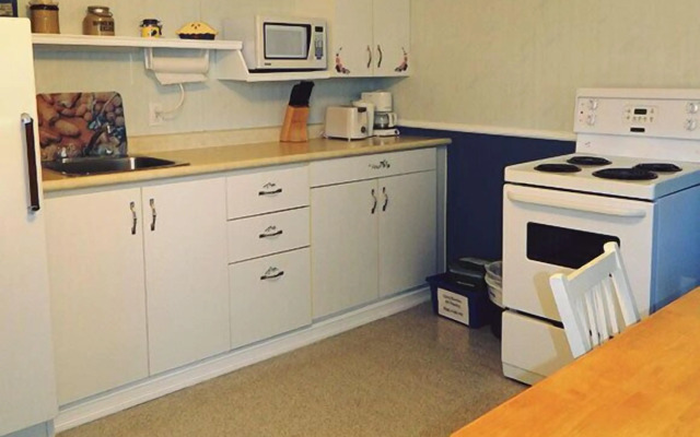 Carleton Inn and Cottages