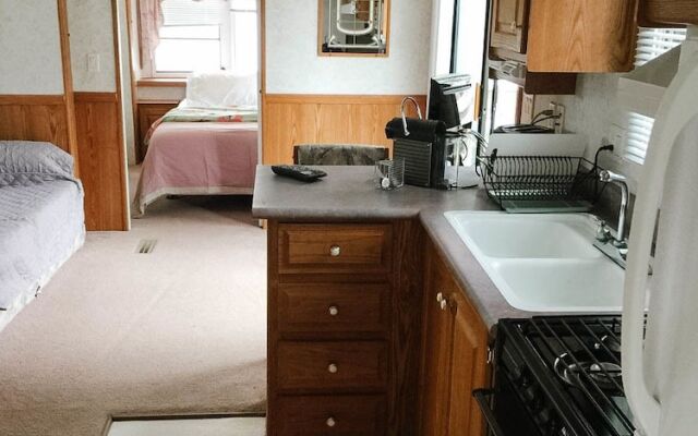 Cherry Lane Campground & Cottages