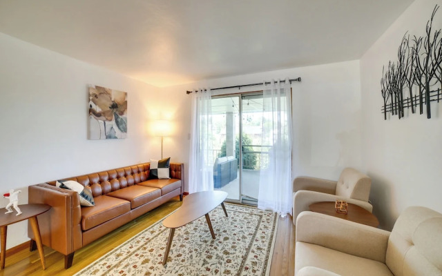 3 Mi to Downtown: Pittsburgh Home w/ Balcony!