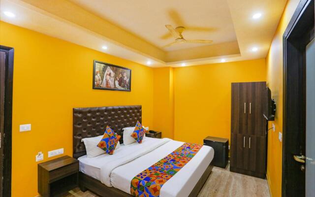 FabExpress Taj Home Stay