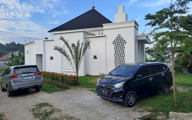 OYO 93714 Guest House Gembul Syariah