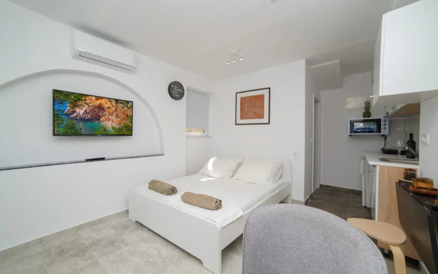 Victor - adorable studio with terrace+free parking