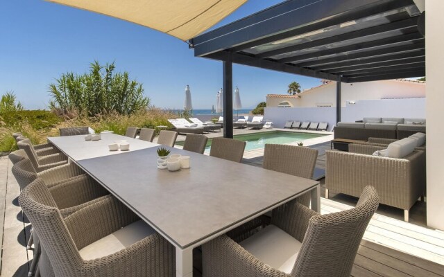 Villa first line beach, 6 bedrooms, private pool, Costabella, Marbella