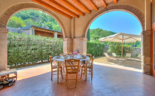 Villa Faccioli Magnolia With Shared Pool