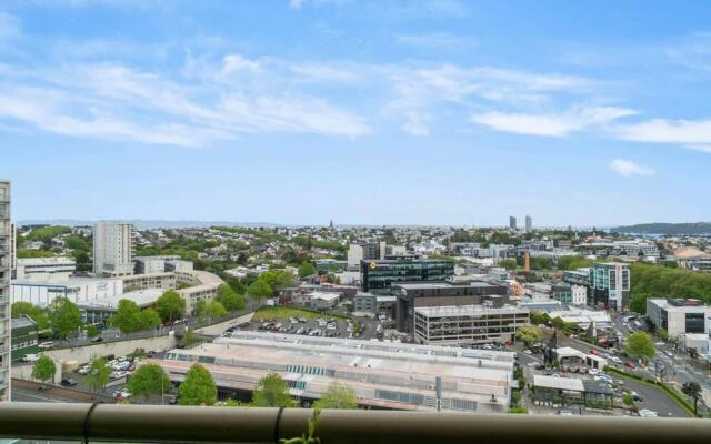 Central and stylish apartment with city views