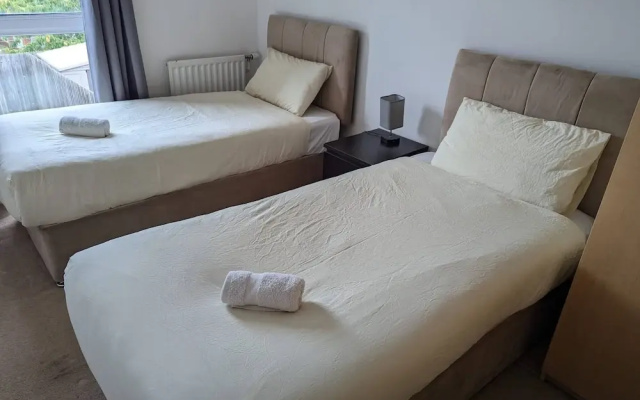 3-bed Elegant House Near Museums, Bullring & Parks