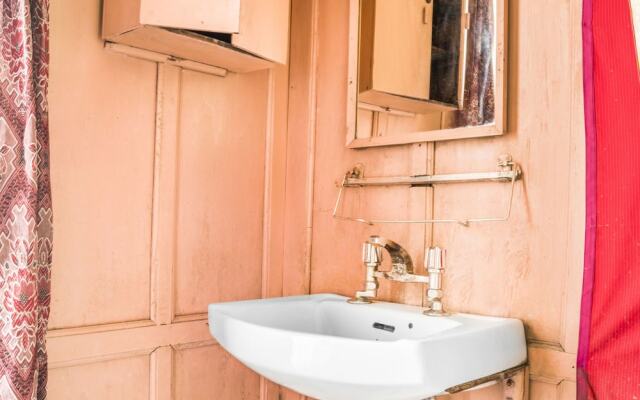 GuestHouser 1 BR Houseboat 1fda