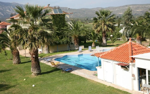 Zeus Hotel