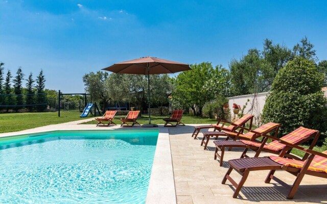 Stunning Home in Pula With Wifi and 6 Bedrooms