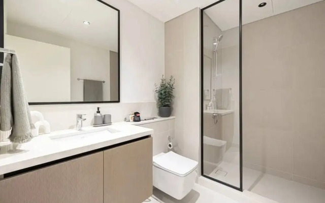 Burj Crown Lux Apartment by Dubai Mall