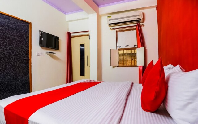OYO 37728 Raghav Residency