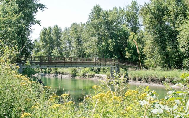 Whispering Winds Apartment 3 NW Comfy Cabins