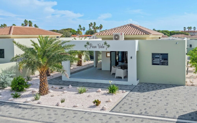 Villa pura vida with pool at mambo beach