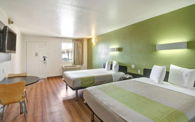Motel 6 Dallas, TX - Forest Lane