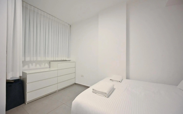 Designed 3BR in Frishman 15 by HolyGuest
