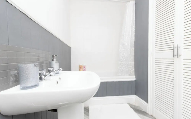 Cozy Nottingham Retreat Entire Home With 4 Bedroom