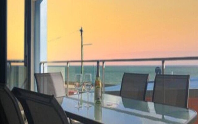 1 Bedroom Apt, Ocean View, Urangan,