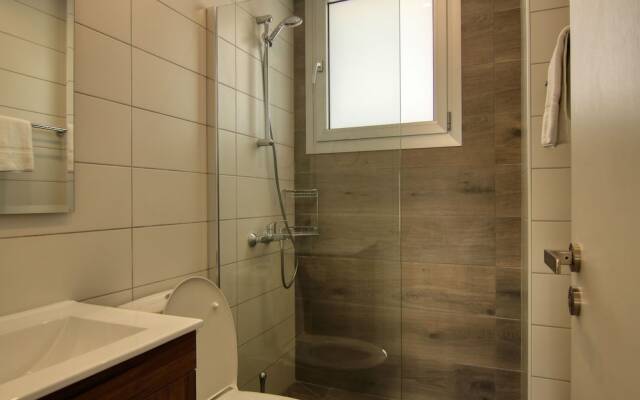 Phaedrus Living Coral Suites Bliss