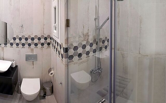 Alpinia Deluxe Apt Must