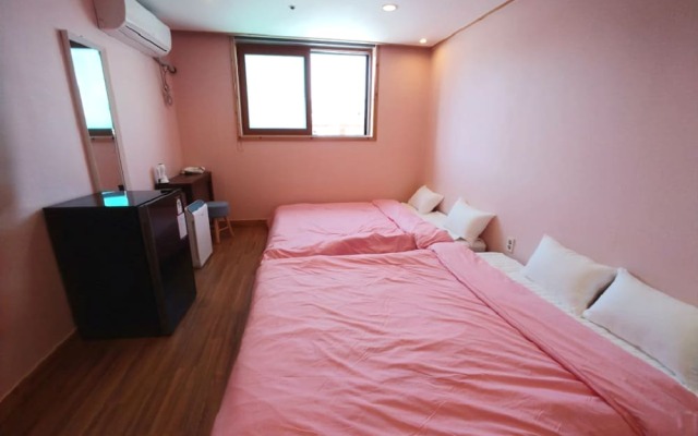 FOUR SEASON GUEST HOUSE - Hostel