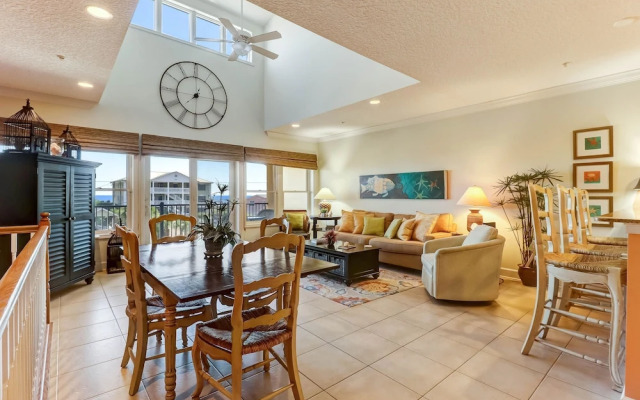 Pet Friendly Condo with Private Parking and Elevator by RedAwning