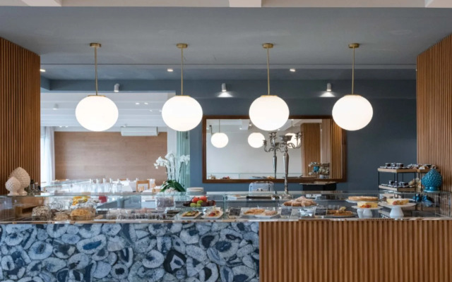 Kiss Beachfront Hotel & Restaurant