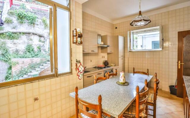 Apartment with 4 bedrooms in Amalfi