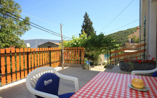Apartments by the sea Valun, Cres - 8081