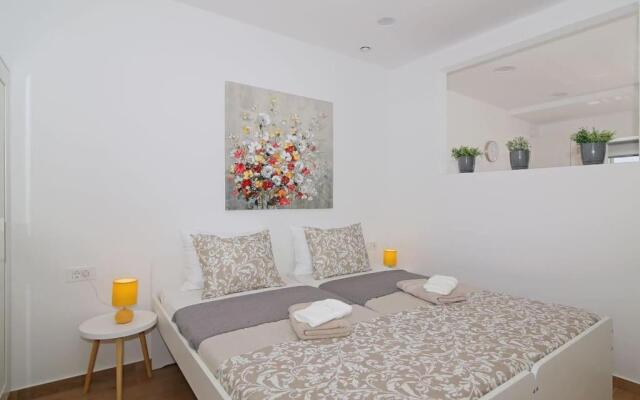 Studio Apartman Karlita