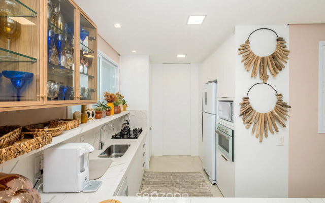 Cobertura C/jacuzzi e Churrasq em Jurere Rvo401