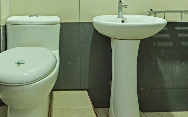 OYO 90441 Cz Traveler's Hotel