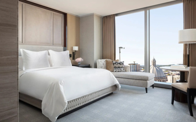 Four Seasons Hotel One Dalton Street, Boston