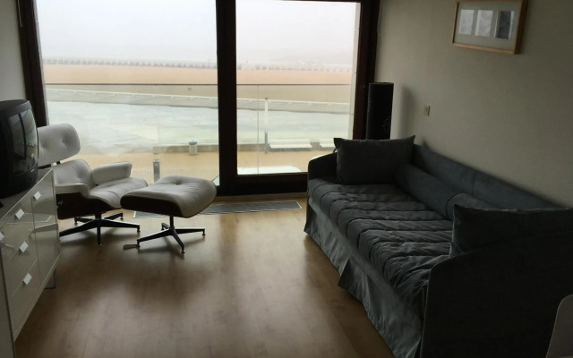 prachtige studio met havenzicht