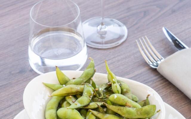 Hotel 77 Seventy-Seven