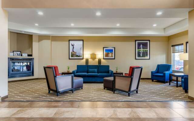 Comfort Inn & Suites near Bethel College