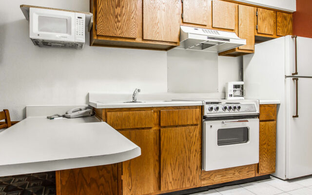 American Inn and Suites