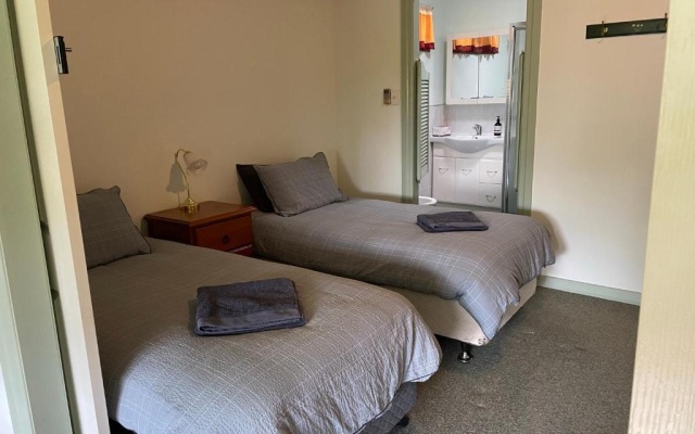 Amamoor Homestead B&B and Country Cottages – Guest Rooms – Amamoor