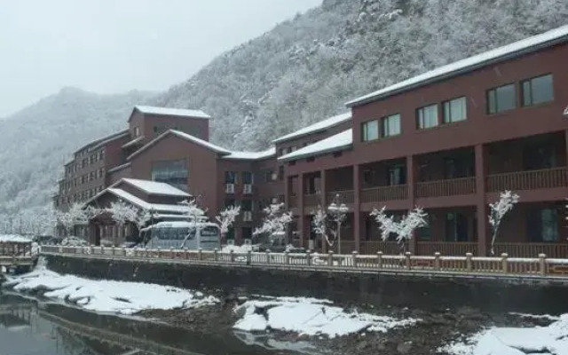 Fengshu Hot Spring Hotel