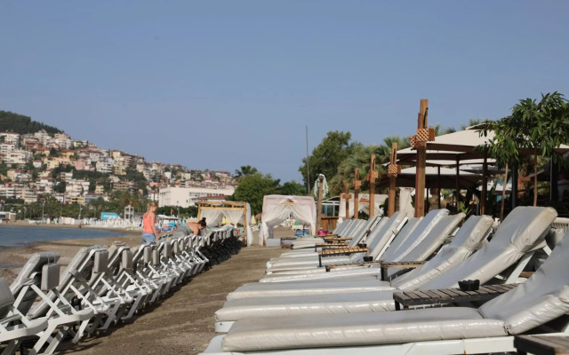 Sun Hotel by En Vie Beach - Adults Only