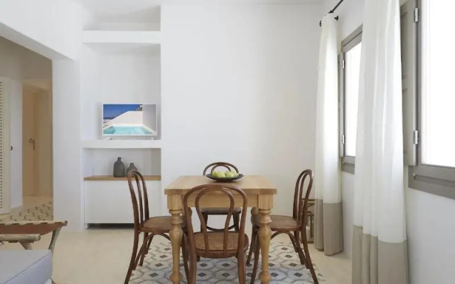 White and Co. La Torre Suites