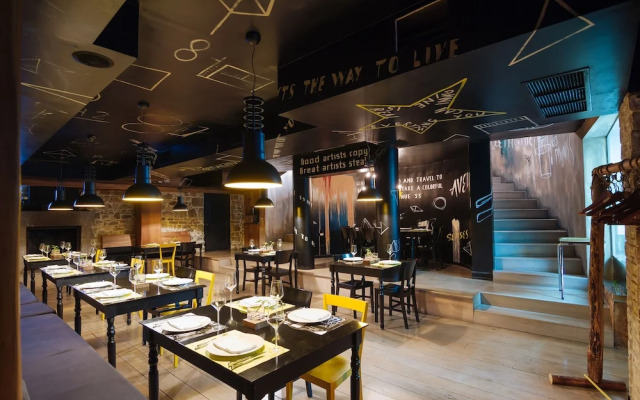 Life Gallery Hotel