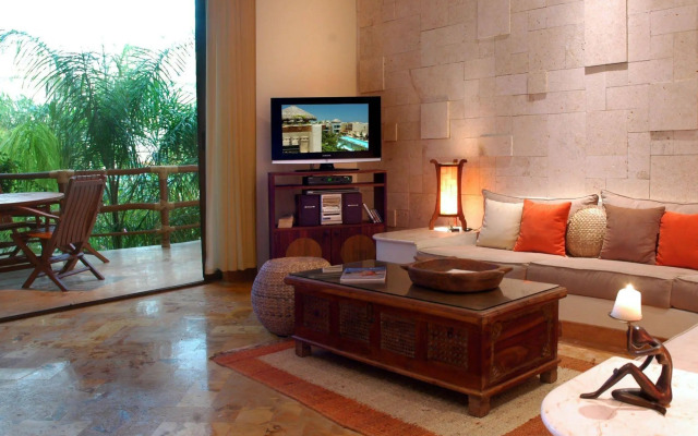 Porto Playa Condo Hotel & Beachclub