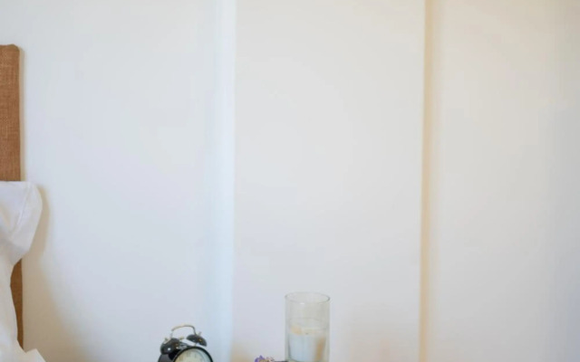 Monsanto Hill House - NO. 565 -1 E